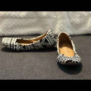 Lucky Brand Black and White Tribal Print Ballet Flats